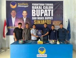 Ingin Bangun Sinjai, H. Badris Menggambil Formulir Pendaftaran di Partai Nasdem dan PKS