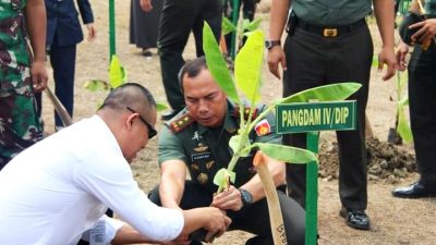 Pangdam IV/Diponegoro Tinjau Budidaya Pisang Cavendish