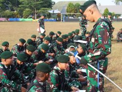 Yonarmed 1 Kostrad Laksanakan Upacara Bendera dan Pengecekan Buku Saku Prajurit
