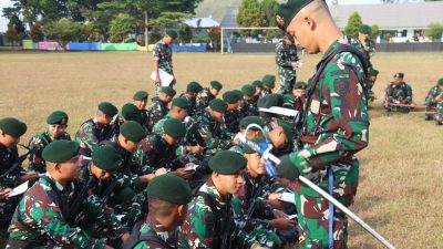 Yonarmed 1 Kostrad Laksanakan Upacara Bendera dan Pengecekan Buku Saku Prajurit