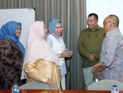 Momen Akrab Pertemuan Politisi Golkar dari Brebes dengan Aburizal Bakrie, Pamor : Bareng Keluarga Inti
