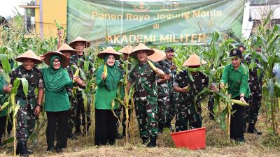 Gubernur Akmil Apresiasi Panen Raya Jagung di Panca Arga I