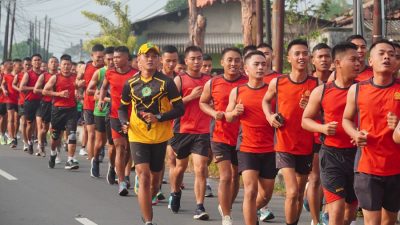 Semangat Prajurit Yonarmed 11/GG/2/2 Kostrad Laksanakan Lari Pagi