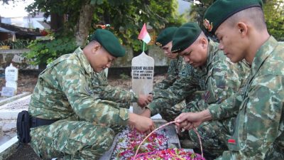 Prajurit dan Persit Yonarmed 1 Kostrad Ikuti Upacara Ziarah