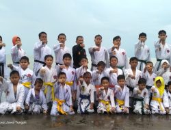 Tingkatkan Kemampuan Fisik dan Mental, Puluhan Karateka Brebes Ikuti Latihan di Alam Terbuka