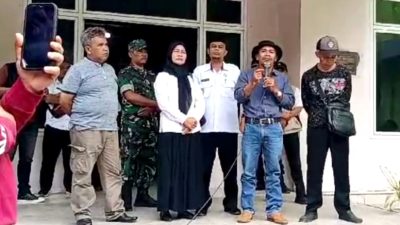 Ratusan Warga Datangi Kepala Desa Baleagung, Ada Apa?