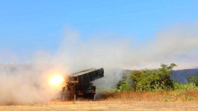 Danpussenarmed Saksikan Latbakjatratnis Yonarmed 1 Kostrad