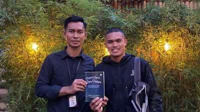 Komisioner KPU Kabupaten Gowa Apresiasi Buku “Negeri Ngeri Para Penipu”