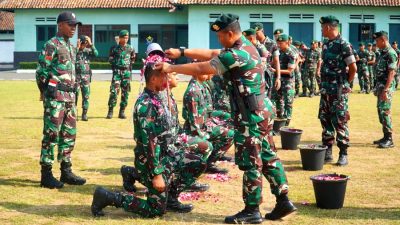 Danyonarmed 11 Kostrad Pimpin Tradisi Penerimaan Warga Baru