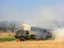 Yonarmed 1 Kostrad Luncurkan 296 Roket di Bumi Situbondo
