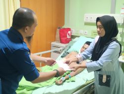 Dinas Damkarmat Makassar Beri Bantuan dan Dukungan Moral Korban Lakalantas