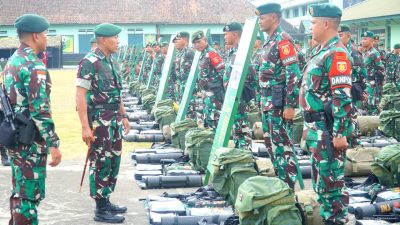 Danmenarmed 2 Putra Yudha Periksa Kesiapan Satgas Pamtas di Batalyon Armed 11 Kostrad