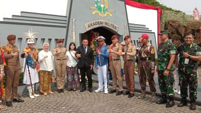 Gubernur Akmil Kunjungi Stand Akmil Dalam Rangka TNI AD Fair 2024