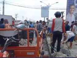 Puncak Kekecewaan, Warga Bongkar Paksa Pembatas Jalan Pertigaan Pejagan