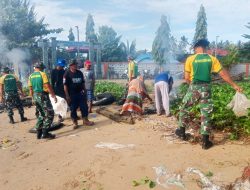 Satgas Pamtas Yonarmed 11 Kostrad dan Warga Kompak Bersihkan Pantai Indah