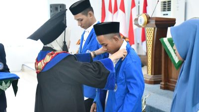 Rektor UIAD Sinjai Kukuhkan Ratusan Mahasiswa Baru TA 2024/2025