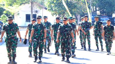 Pangdivif 2 Kostrad Dampingi Panglima TNI Tinjau Latgabma Super Garuda Shield 2024
