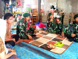 Wujudkan Kepedulian, Satgas Pamtas Yonarmed 11 Kostrad Bantu Korban Kebakaran