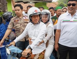 Ambil Nomor Urut Paslon, Sam’ani Naik Vespa dan Bellinda Naik Ojol