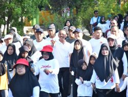 Pj Bupati Sinjai Berbaur Bersama Ribuan Warga, Ikuti Jalan Sehat Meriahkan Hari Jadi Sulsel Ke-355