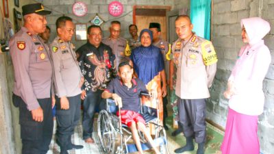 Bakti Kesehatan, Kapolresta Magelang Bantu Kursi Roda Kepada Penderita Lumpuh