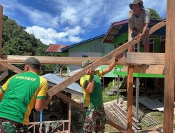 Satgas Pamtas Yonarmed 11 Kostrad Gelar Karya Bakti Pembuatan Bangsal