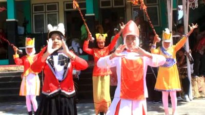 SMP Islam 1 Kota Ternate Gelar Upacara Hari Sumpah Pemuda dan Festival Selebrasi Karya P5