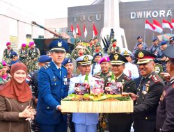 Satgas Pamtas Yonarmed 11 Kostrad Laksanakan Upacara HUT Ke-79 TNI