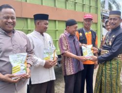 Diserahkan Pj Bupati, 61 Kelompok Tani di Sinjai Terima Bantuan Benih Jagung