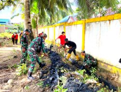 Satgas Pamtas Yonarmed 11 Kostrad Laksanakan Karya Bakti Pembersihan Jalan Desa