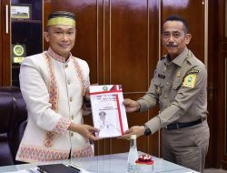 Diserahkan Pj Bupati, Pj Gubernur Sulsel Apresiasi Laporan Kinerja Satu Bulan Pemkab Sinjai