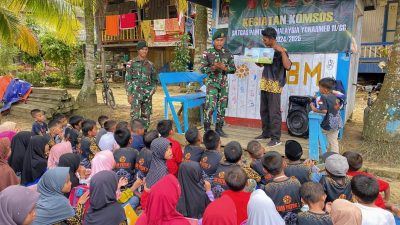 Tingkatkan Semangat Belajar, Satgas Pamtas Yonarmed 11 Kostrad Bagikan Alat Tulis