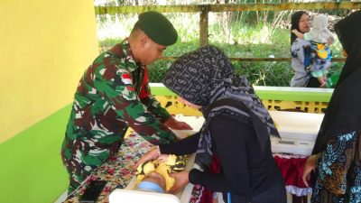 Satgas Pamtas Yonarmed 11 Kostrad Gelar Imunisasi dan Edukasi Gizi Anak