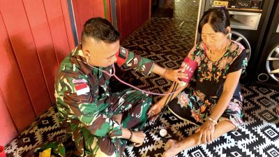Peduli Kesehatan, Satgas Pamtas Yonarmed 11 Kostrad Layani Pengobatan Gratis