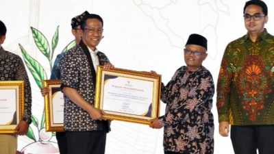 Ketua MPIG Kopi Arabika Merapi Merbabu Magelang Terima Penghargaan dari Kementerian Hukum RI