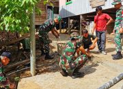 Satgas Pamtas Yonarmed 11 Kostrad Bersama Masyarakat Bangun Jalan Setapak