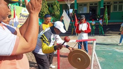 Pemukulan Gong dan Pelepasan Balon Tandai Pembukaan Eskul di SMP Islam 1 Ternate