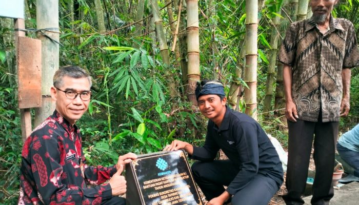 Peletakan Prasasti Tandai Selesainya Rabat Beton Jalan di Karangampel