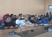 Bersama Nelayan, Mantan Legislator Muzawwir Berapi-api di Kantor DPRD Sinjai