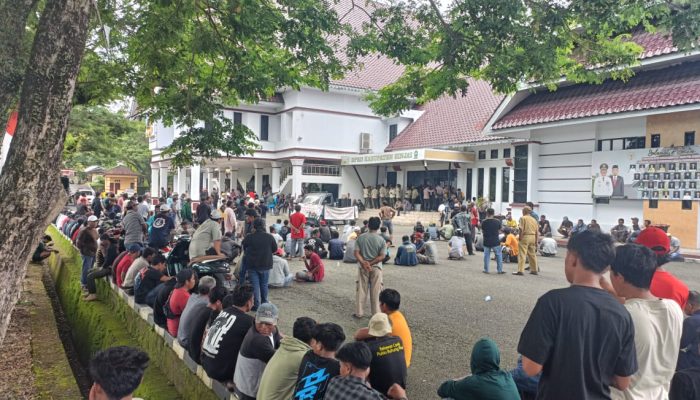 Imbas Kebijakan VMS, Ratusan Nelayan Sinjai Demo di DPRD