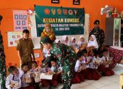 Satgas Pamtas Bagikan Perlengkapan Belajar di SD Negeri 4 Sei Manggaris