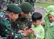 RA Fathimah Lakukan Kunjungan Edukasi ke Pos Kotis Satgas Pamtas Yonarmed 11 Kostrad