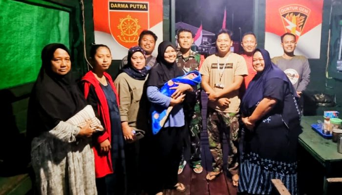 Malam Tahun Baru Satgas Pamtas Yonarmed 11 Kostrad Pos Sei Kaca Bantu Persalinan Darurat Seorang Ibu