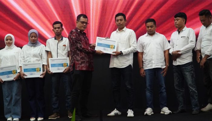 Pilkada Serentak 2024, Panwascam Sinjai Timur Raih Penghargaan Bawaslu Sulsel