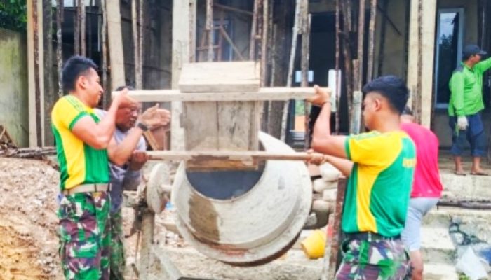 Satgas Pamtas Yonarmed 11 Kostrad dan Warga Bantu Pembangunan Pendopo Kecamatan Nunukan