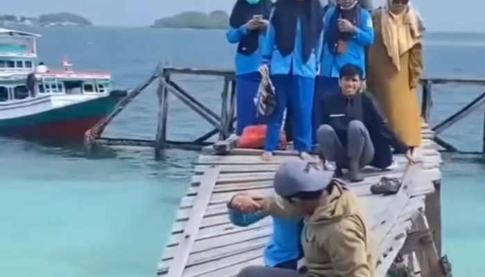 Video Nakes di Pulau Sembilan Viral, Bukti Sarana Prasarana di Sinjai Masih ‘Miris’