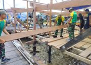 Satgas Pamtas Yonarmed 11 Kostrad Bantu Pembangunan Rumah Warga