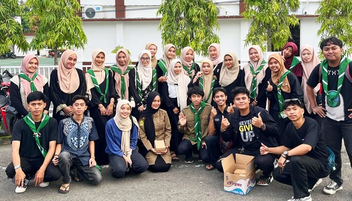 Tebar Keberkahan, Hizbul Wathan UMSi Berbagi Takjil di Bulan Ramadan