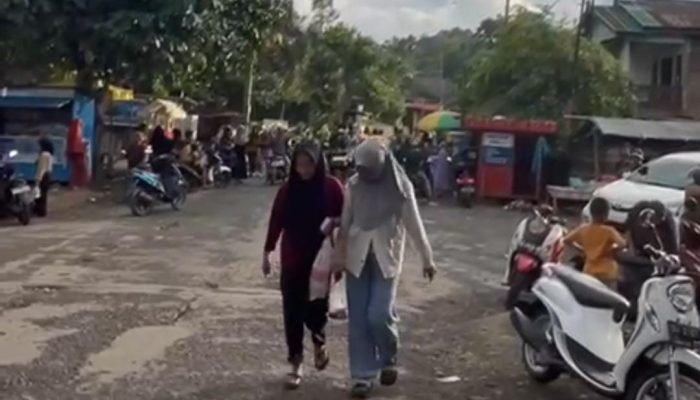 Berburu Takjil di Depan Pasar Manimpahoi Sinjai Tengah