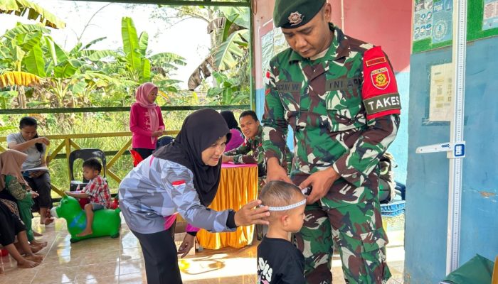 Satgas Pamtas Yonarmed 11 Kostrad Peduli Kesehatan Warga Perbatasan